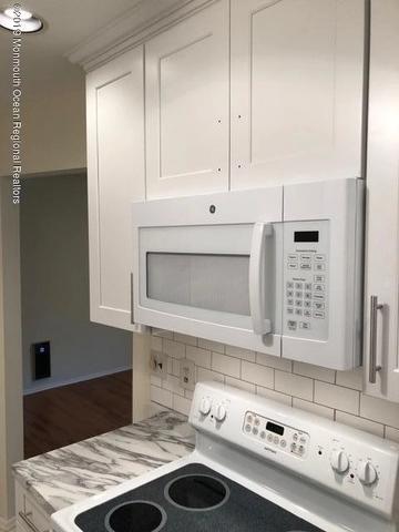 171 Amberly Dr #H, Manalapan, NJ 07726