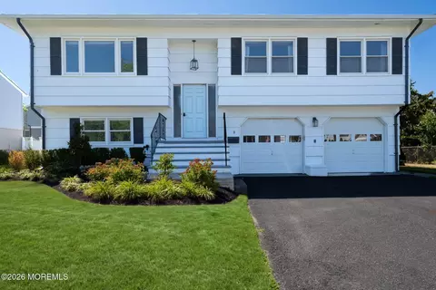 8 Woolley St, Monmouth Beach, NJ 07750