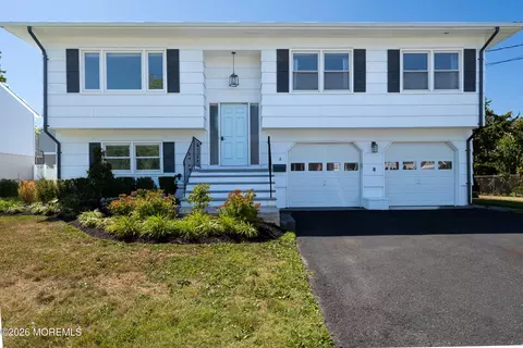 8 Woolley St, Monmouth Beach, NJ 07750