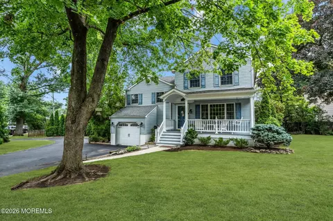 5 Spruce Dr, Shrewsbury, NJ 07702