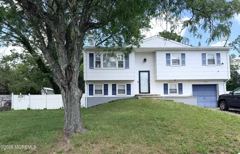 1409 Brookfield Dr, Lakewood, NJ 08701