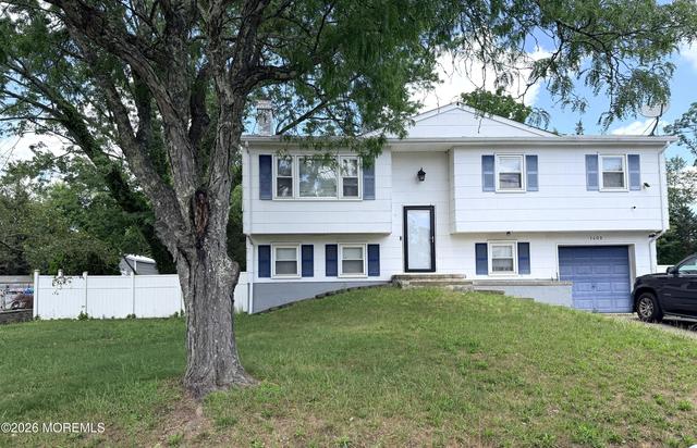 1409 Brookfield Dr, Lakewood, NJ 08701