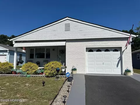 112 Santiago Dr, Toms River, NJ 08757
