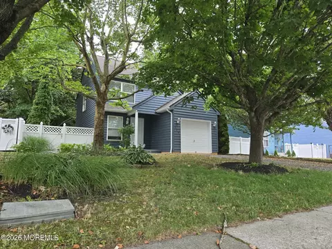 126 Constitution Dr, Egg Harbor Twp, NJ 08234
