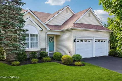 122 Skyline Dr, Lakewood, NJ 08701