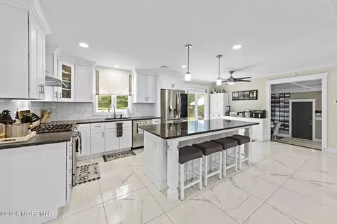 289 Cranberry Rd, Farmingdale, NJ 07727