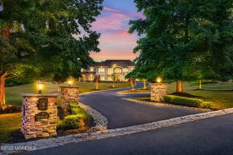 2 Hop Brook Ln, Holmdel, NJ 07733