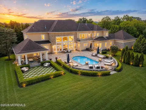 2 Hop Brook Ln, Holmdel, NJ 07733