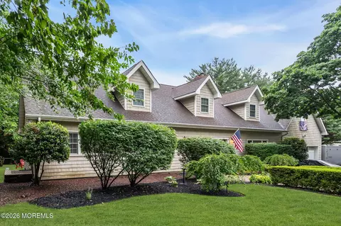 266 Orchard Ave, Belford, NJ 07718