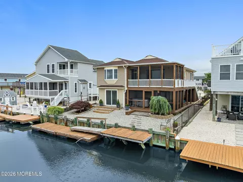 126 E Hudson Dr, Little Egg Harbor, NJ 08087