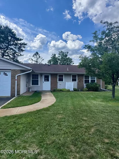 37 Cambridge Cir # A, Manchester, NJ 08759