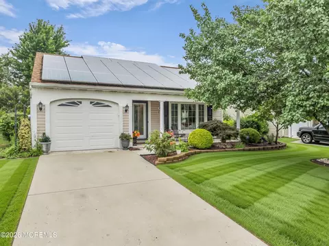 76 Red Hill Rd, Manchester, NJ 08759