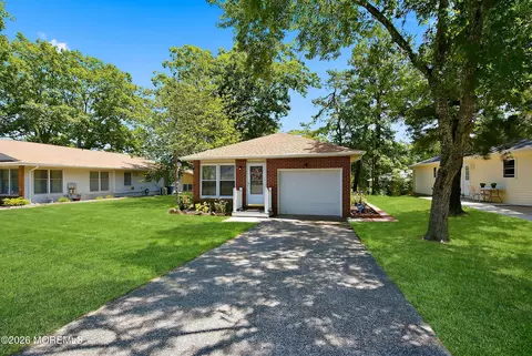 37 Sycamore Rd #13, Manahawkin, NJ 08050
