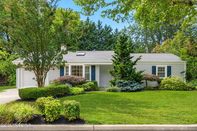 24 Village Ln, Middletown, NJ 07748
