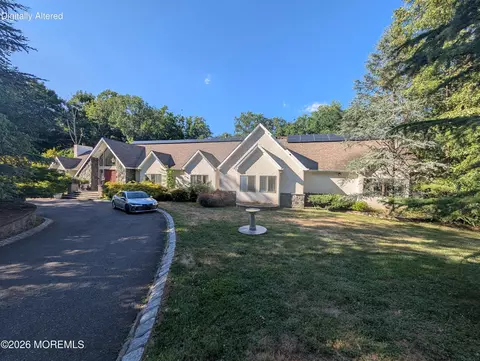 32 Takolusa Dr, Holmdel, NJ 07733