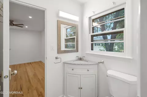 Bath - 37 Daniel Dr, Matawan, NJ 07747 photo 2 of 3