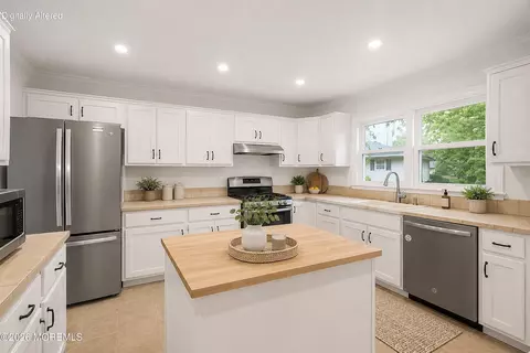 Kitchen - 37 Daniel Dr, Matawan, NJ 07747 photo 1 of 1
