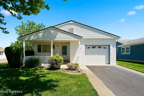 157 Pulaski Blvd, Toms River, NJ 08757