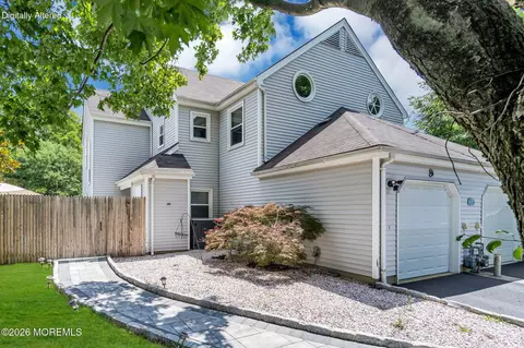 9 Frost Ct, Freehold, NJ 07728