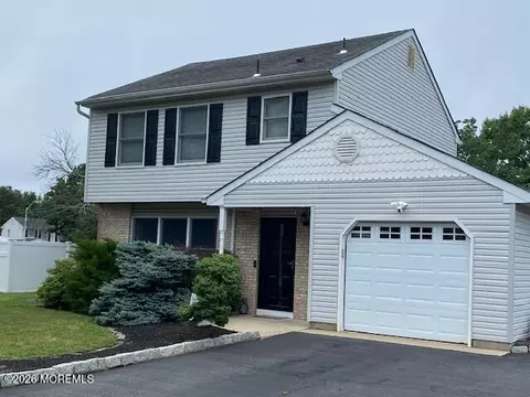 8 Partridge Ln, Howell, NJ 07731