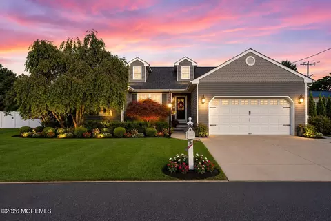 653 Neptune Ave, Beachwood, NJ 08722