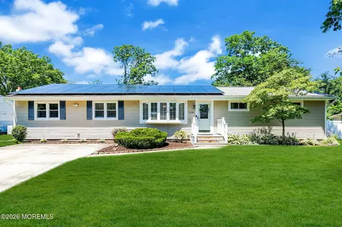 1126 Overlook Dr, Toms River, NJ 08753