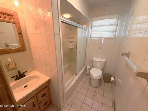 Bath - 4 Glen Rd, Howell, NJ 07731 photo 1 of 1