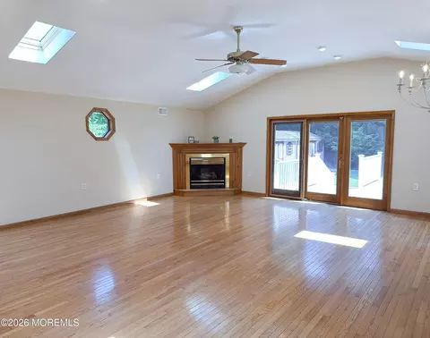 Living - 4 Glen Rd, Howell, NJ 07731 photo 8 of 8