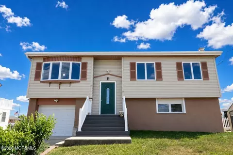 17 W Delaware Dr, Little Egg Harbor, NJ 08087