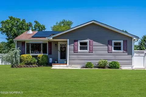 835 Vaughn Ave, Toms River, NJ 08753