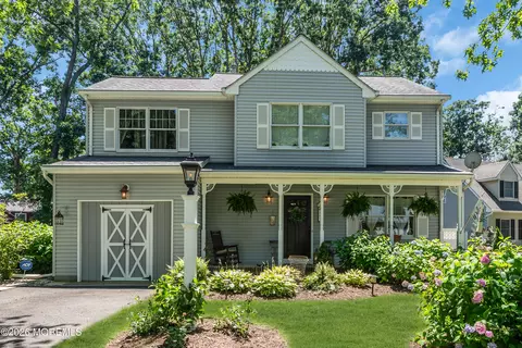 901 Roundtree Dr, Toms River, NJ 08753