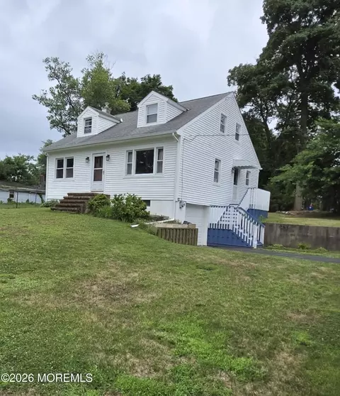 106 Waterworks Rd, Freehold, NJ 07728