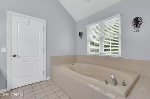Bath - 31 Conor Rd, Jackson, NJ 08527 photo 4 of 10