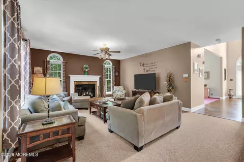 Living - 31 Conor Rd, Jackson, NJ 08527 photo 2 of 4