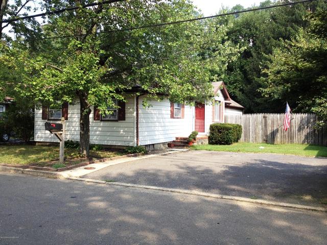 512 Henry Pl, Middletown, NJ 07748