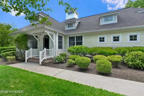 87 Thornbrooke Dr, Shrewsbury, NJ 07702