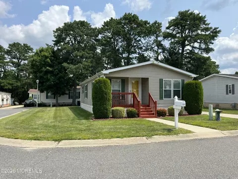 304 Kenwood Ct, Whiting, NJ 08759