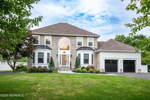9 Pondview Dr, Tinton Falls, NJ 07724