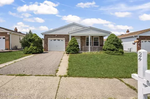 24 Merrilee Ln, Toms River, NJ 08757