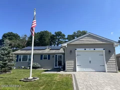 365 Port Royal Dr, Toms River, NJ 08757