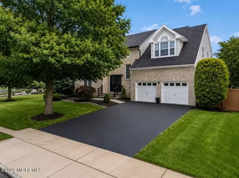 27 Goshawk Ct, Morganville, NJ 07751