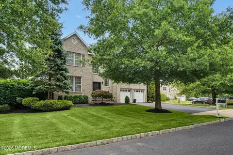 27 Goshawk Ct, Morganville, NJ 07751