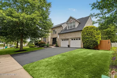 27 Goshawk Ct, Morganville, NJ 07751