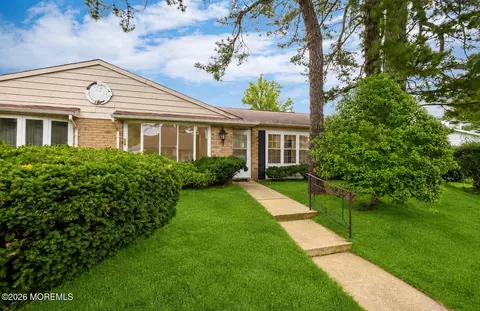 37 Cambridge Cir #B, Manchester, NJ 08759