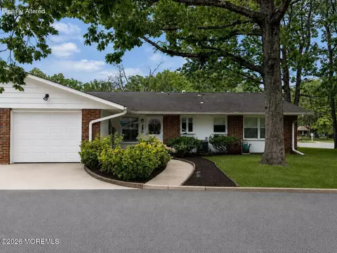 600 Lake Point Dr # A, Lakewood, NJ 08701