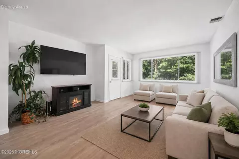 15 A Swan St, Manchester, NJ 08759