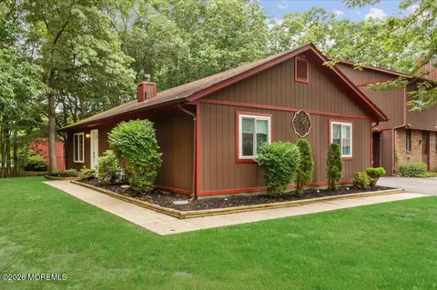 13 Flamingo Dr, Howell, NJ 07731