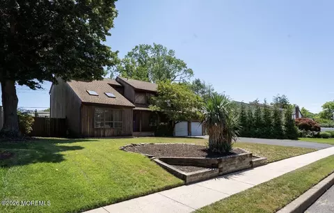 519 Ilexberry Ln, Toms River, NJ 08753