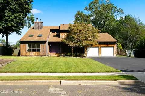 519 Ilexberry Ln, Toms River, NJ 08753