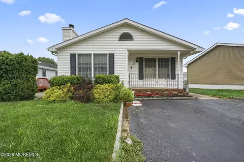 21 Parkview Way, Englishtown, NJ 07726